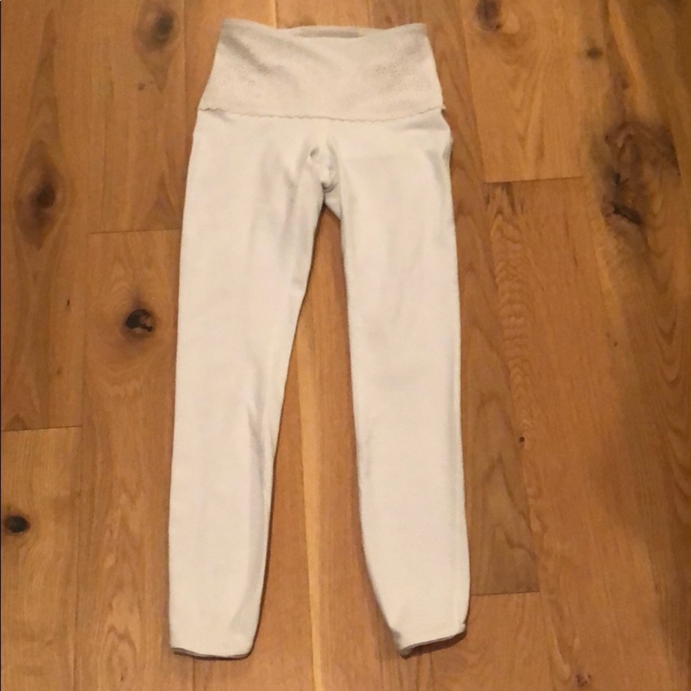 White lululemon leggings